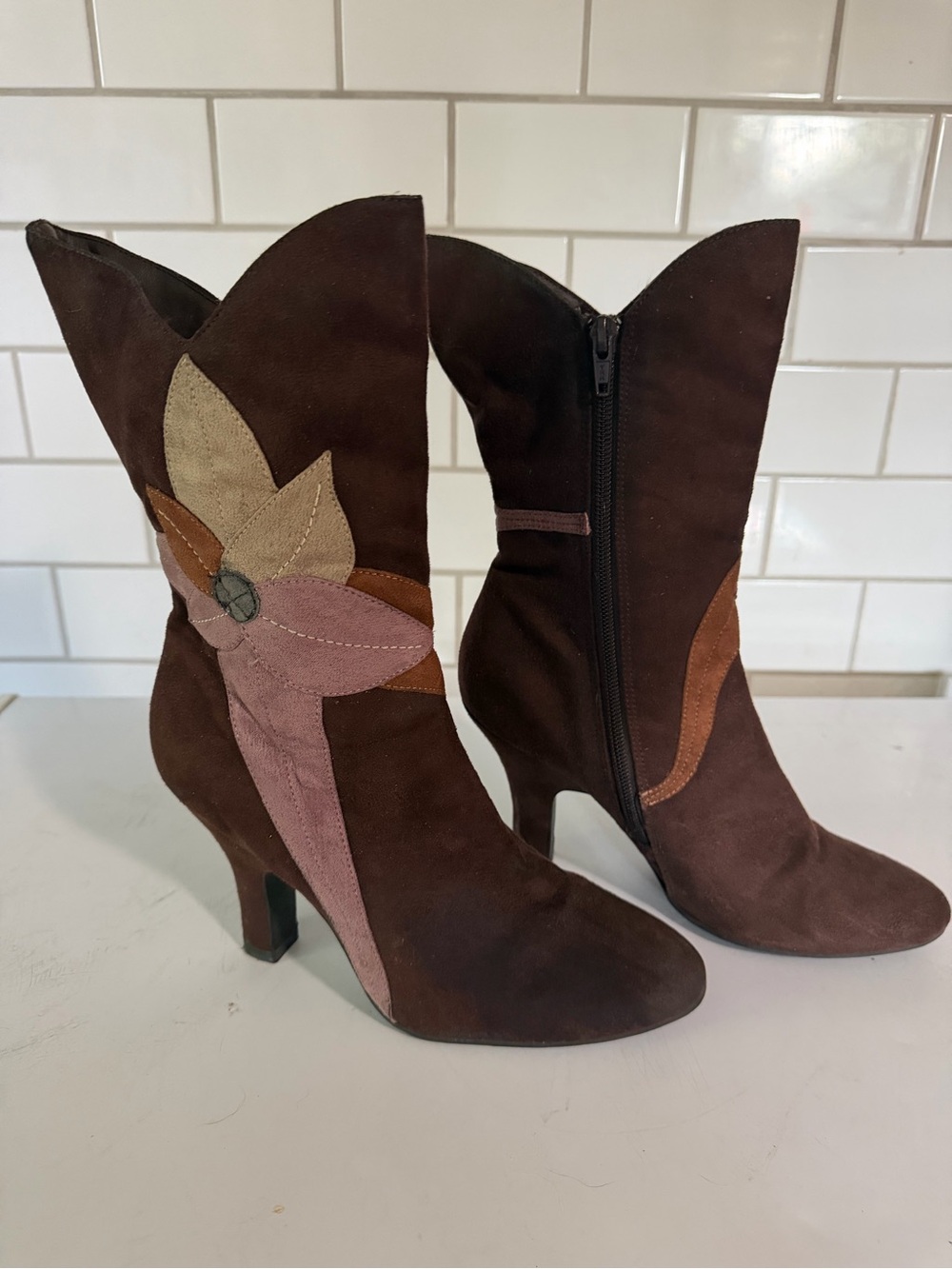 Predictions Brown Suede Mid-Calf Boots Floral Embroidered Pointed Toe Zip Sz 6.5